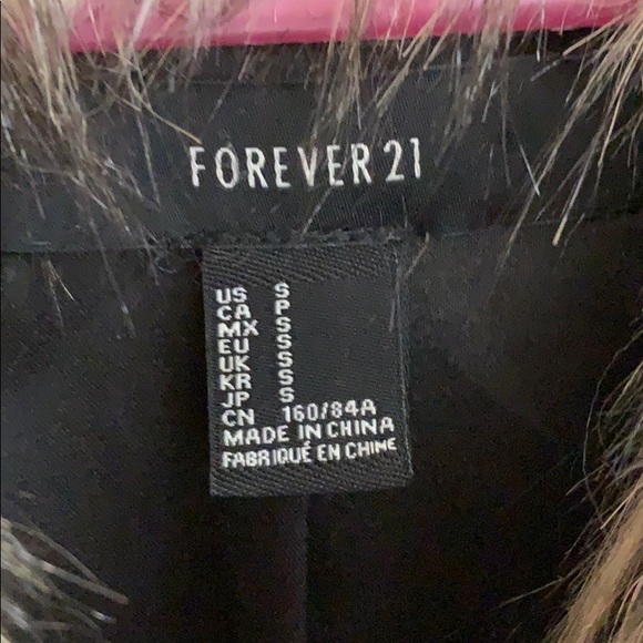 Forever 21 Faux Fur Vest Size Small - Picture 3 of 3